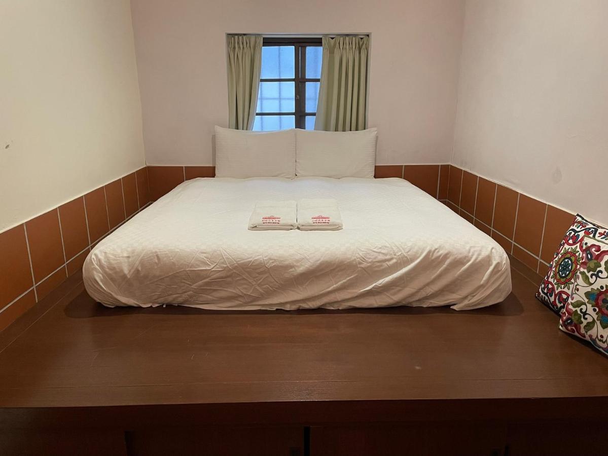 左營蓮潭郭家百年古厝 Hotel เกาสง ภายนอก รูปภาพ
