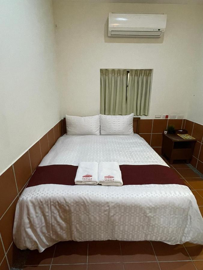 左營蓮潭郭家百年古厝 Hotel เกาสง ภายนอก รูปภาพ