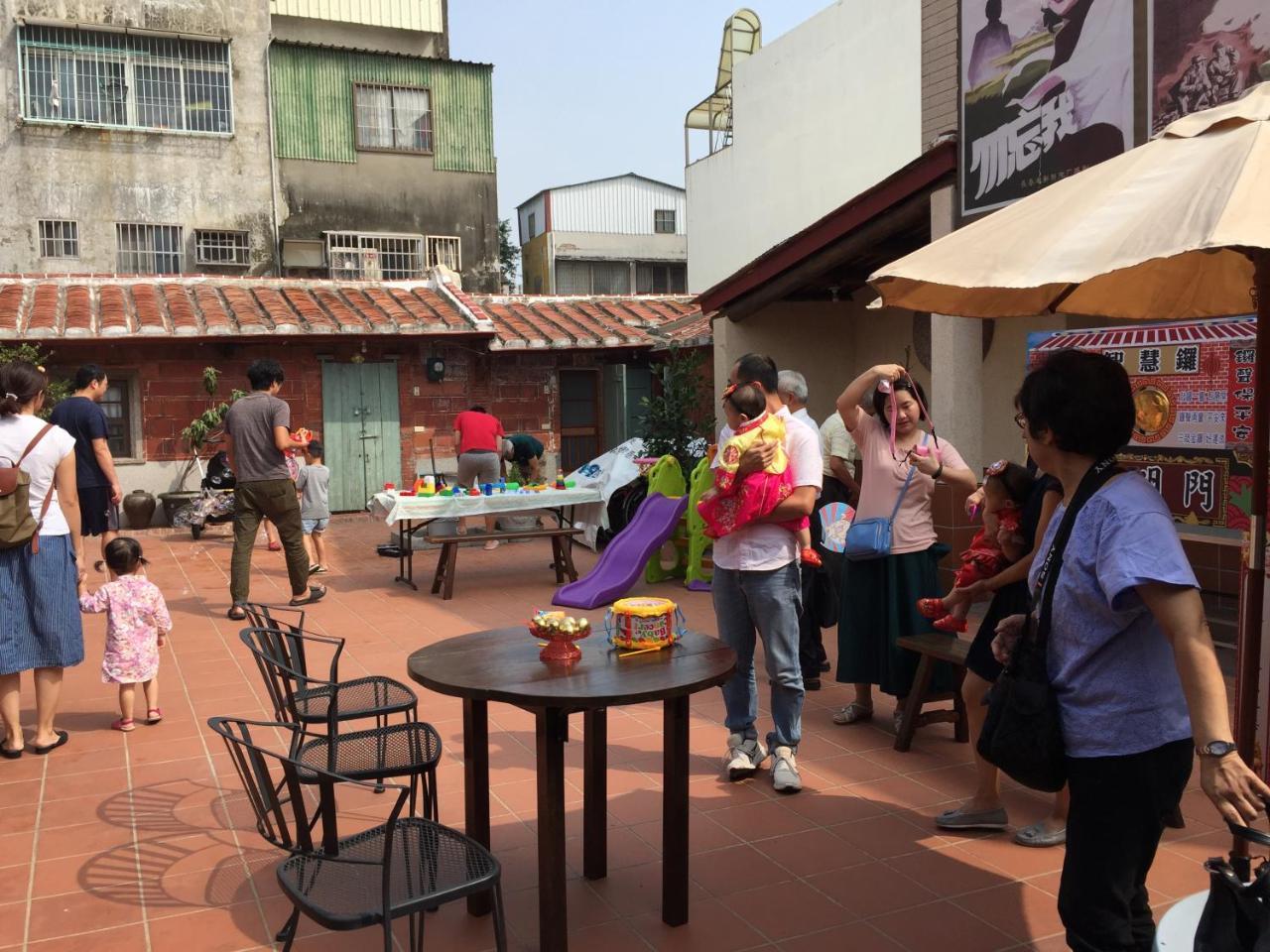 左營蓮潭郭家百年古厝 Hotel เกาสง ภายนอก รูปภาพ